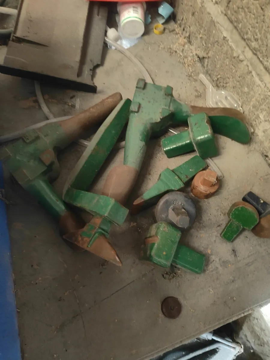 Anvils - Image 3