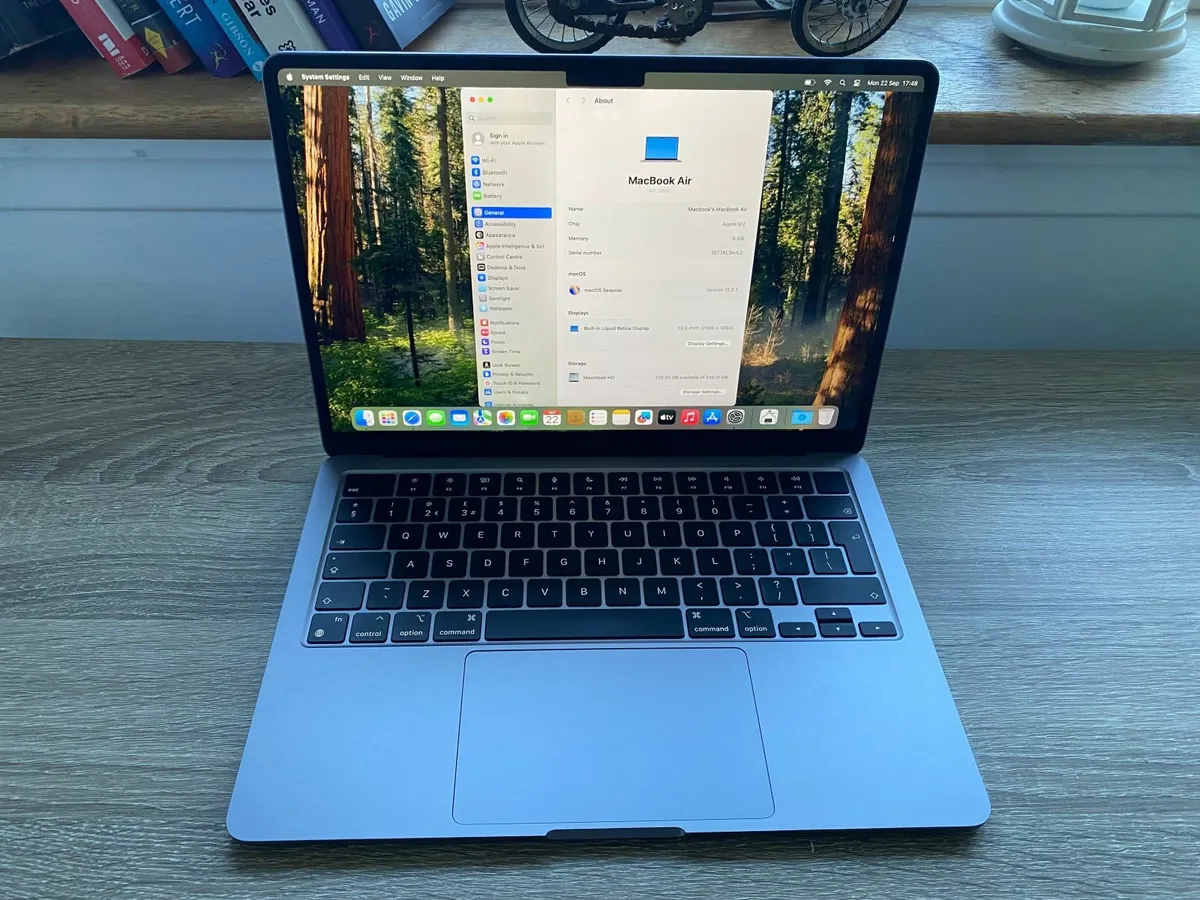 Apple MacBook Air 13inch (2022) M2 | 256GB | 8GB - Image 1