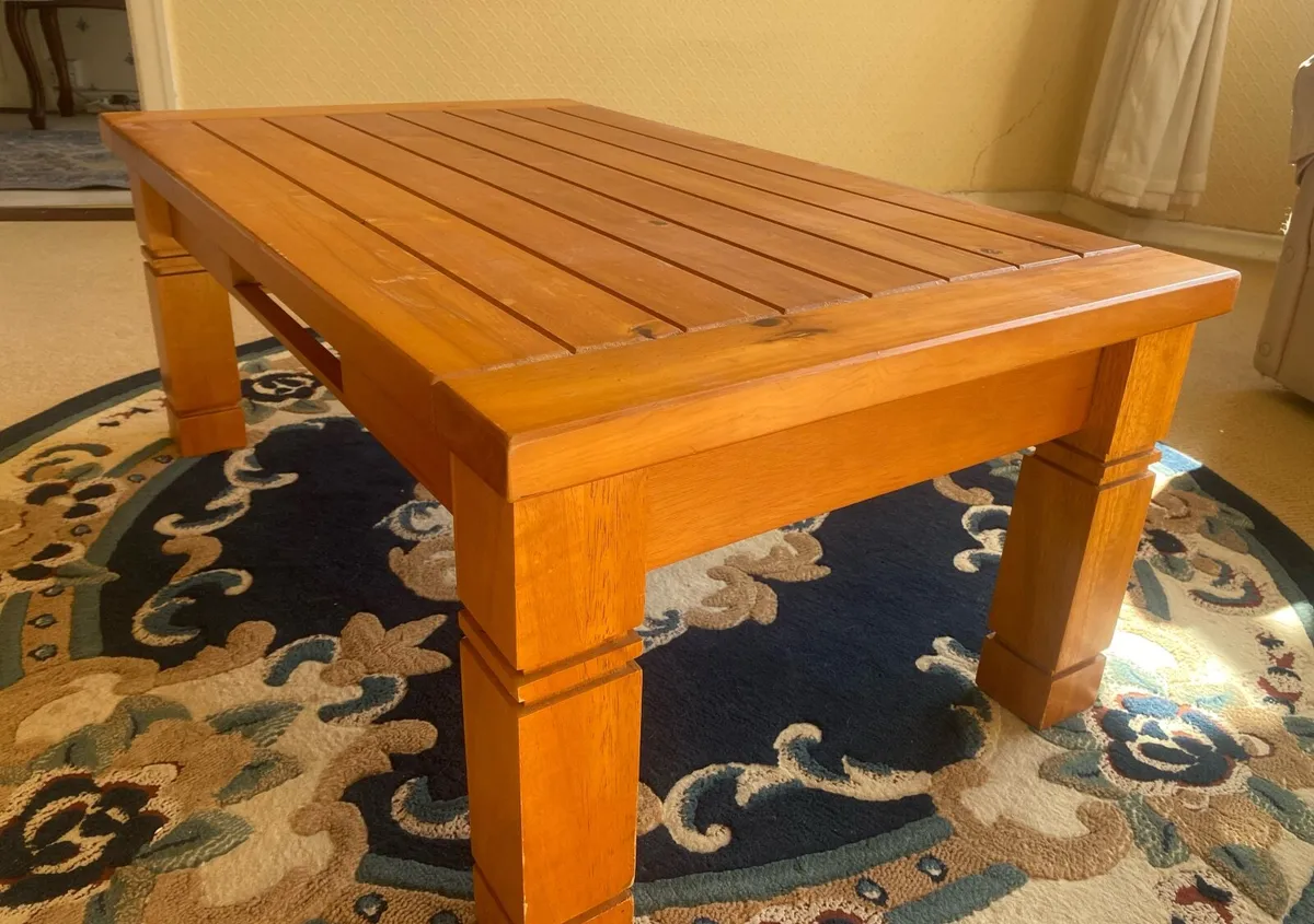 Coffee table with detachable legs - Image 2