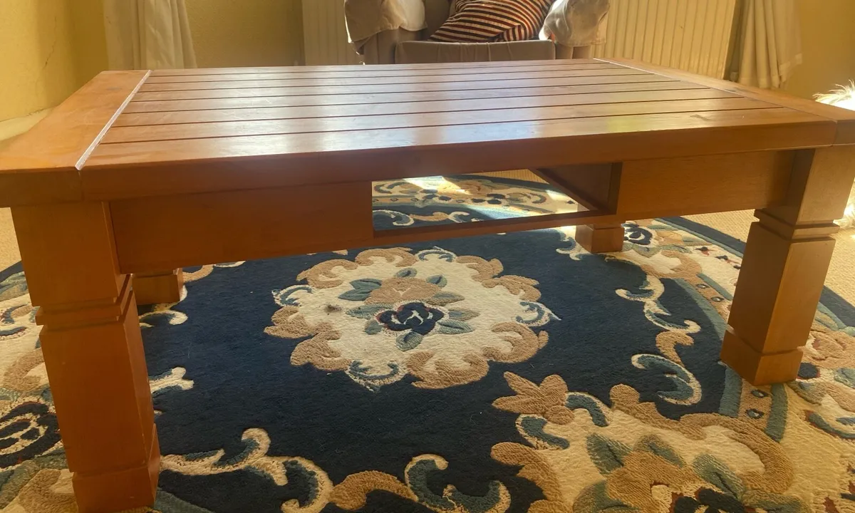 Coffee table with detachable legs - Image 3