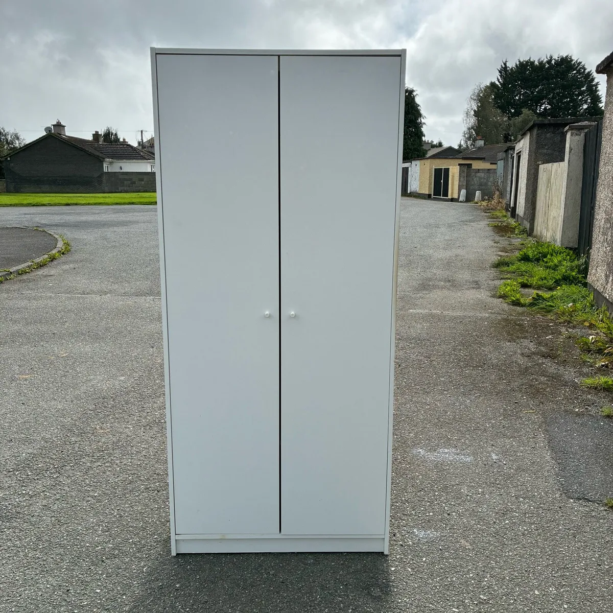 White wardrobe - Image 1
