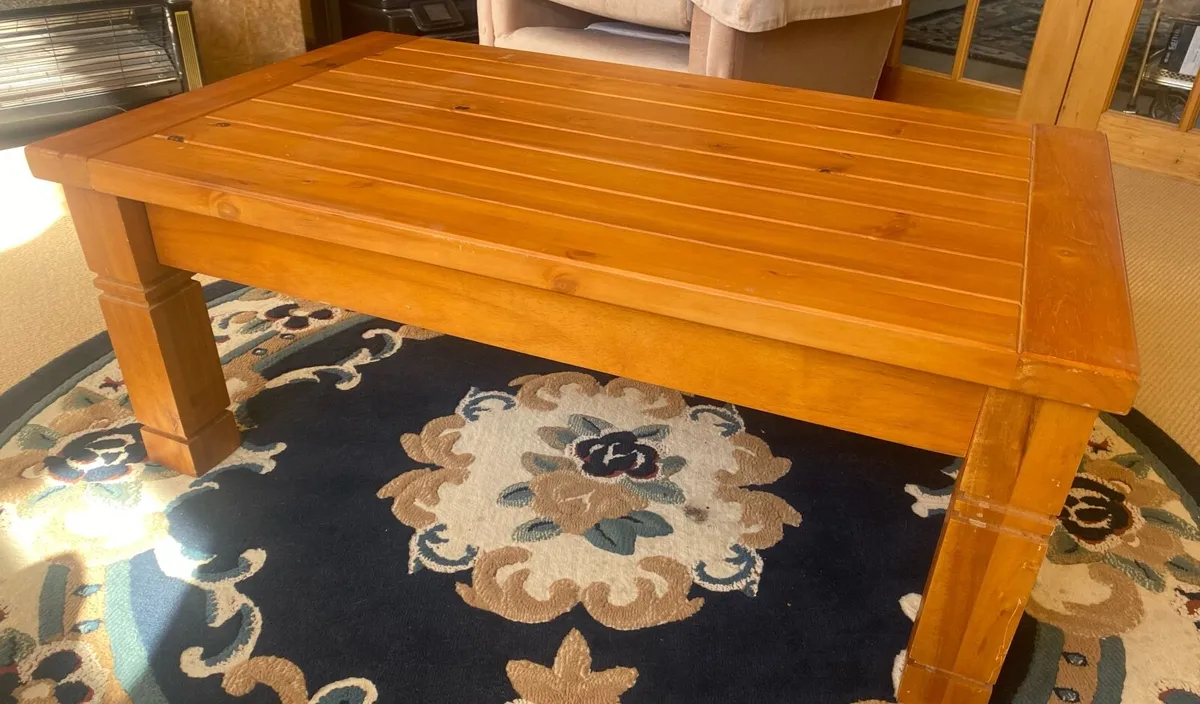 Coffee table with detachable legs - Image 4