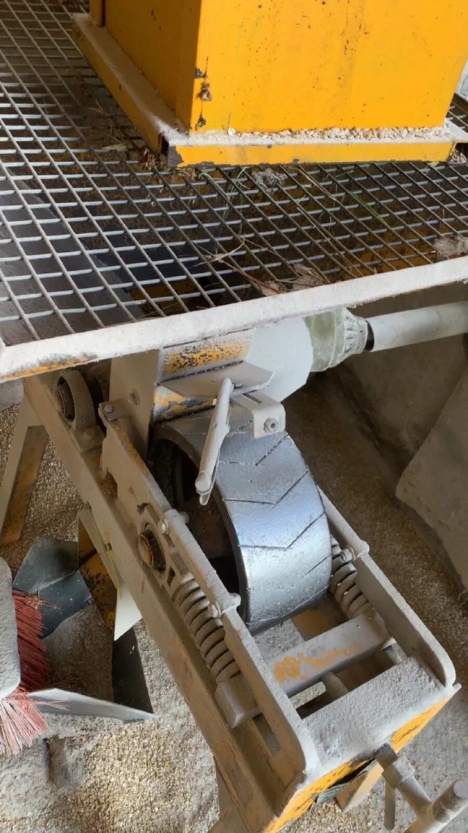 Grain roller,hopper,auger - Image 3