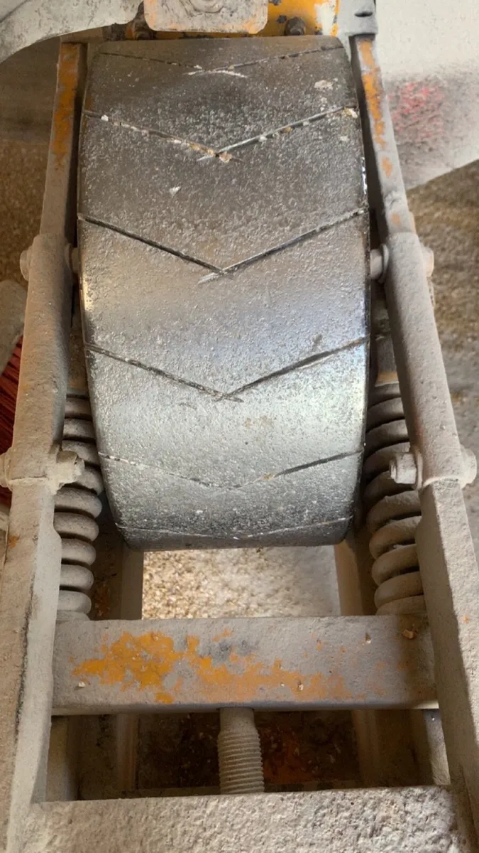 Grain roller,hopper,auger - Image 4