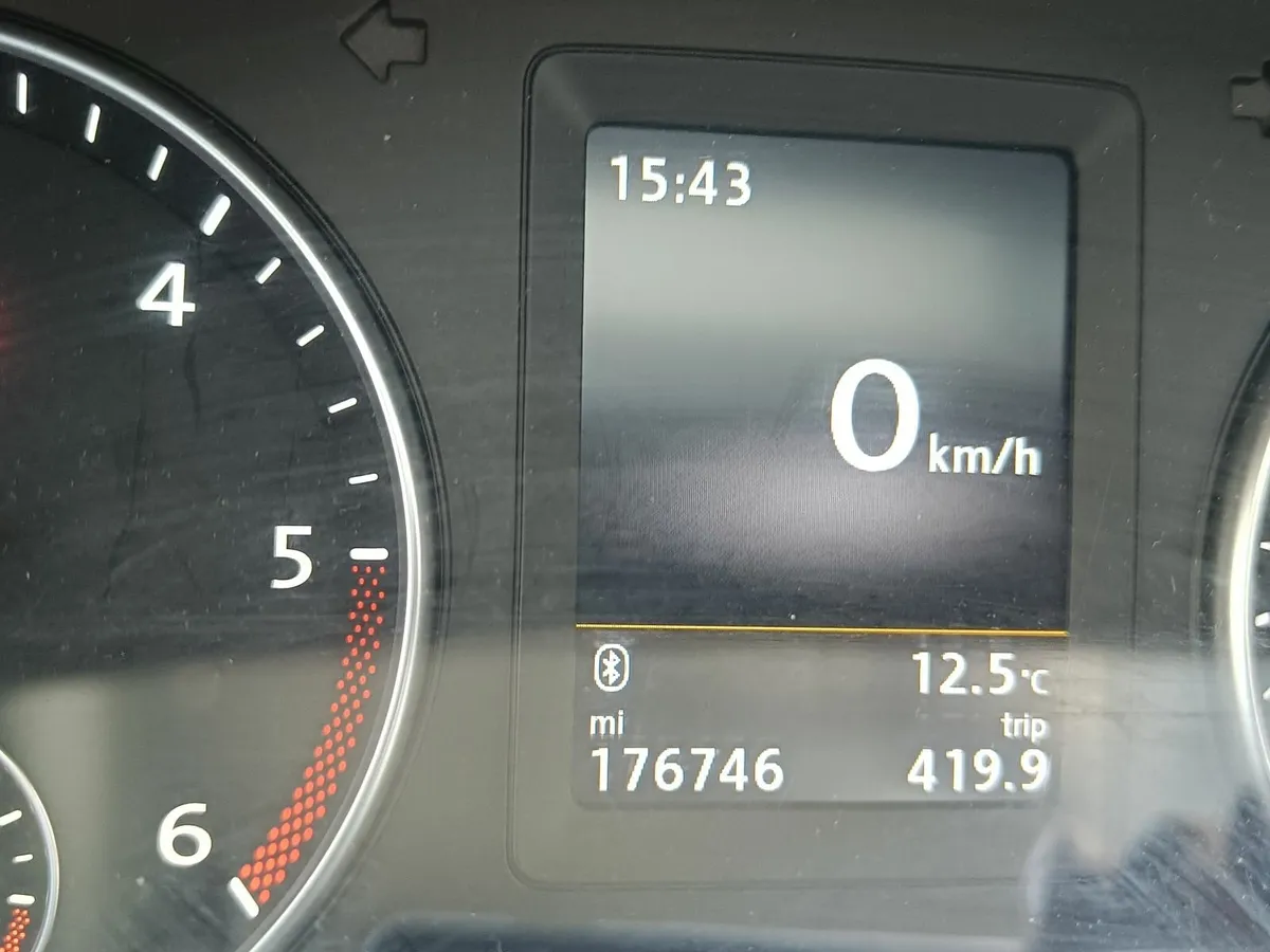 2015 VW Touran High Line Blue Motion 2.0L Diesel - Image 3