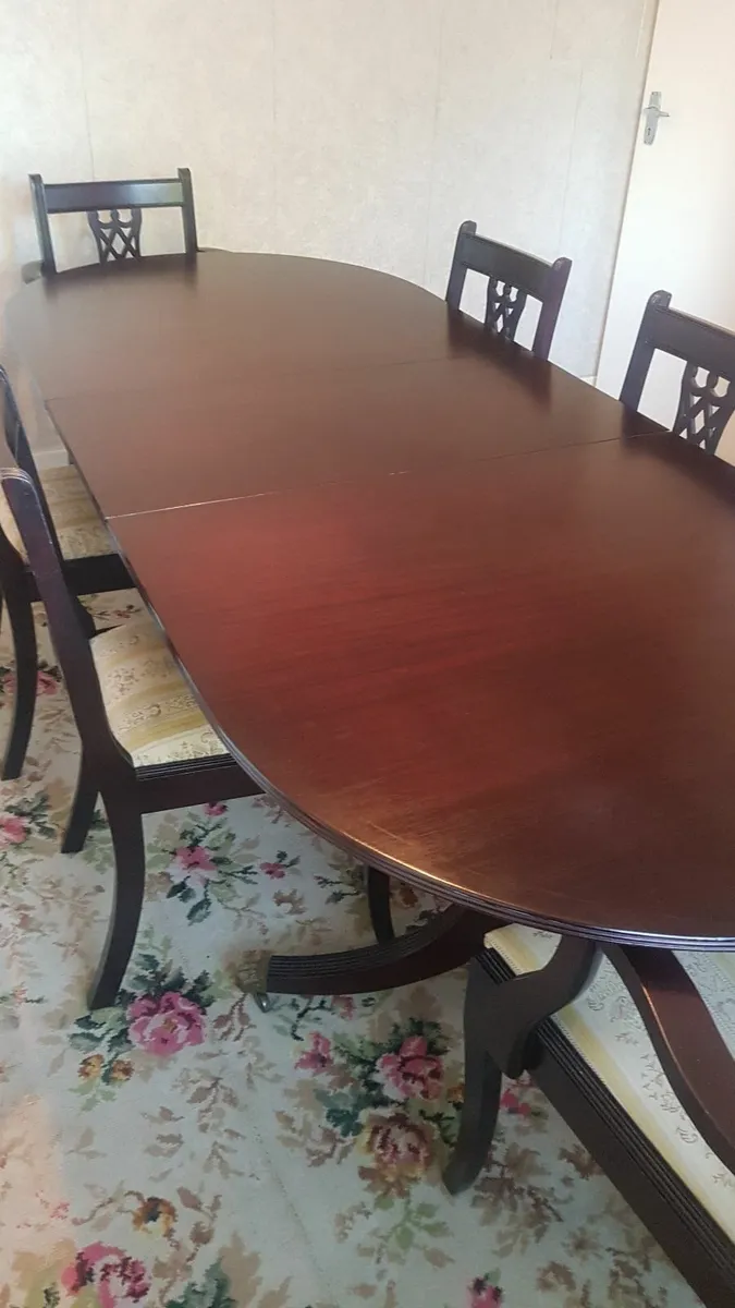 Antique style Dining table and chairs - Image 1
