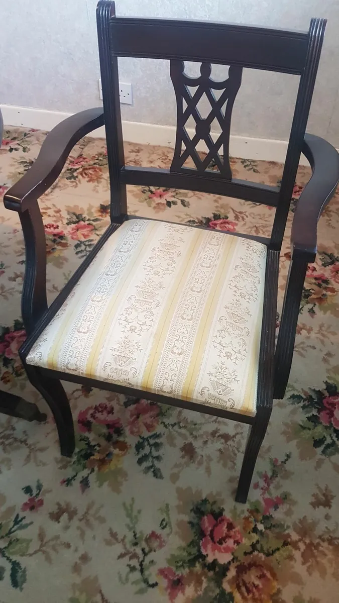 Antique style Dining table and chairs - Image 3