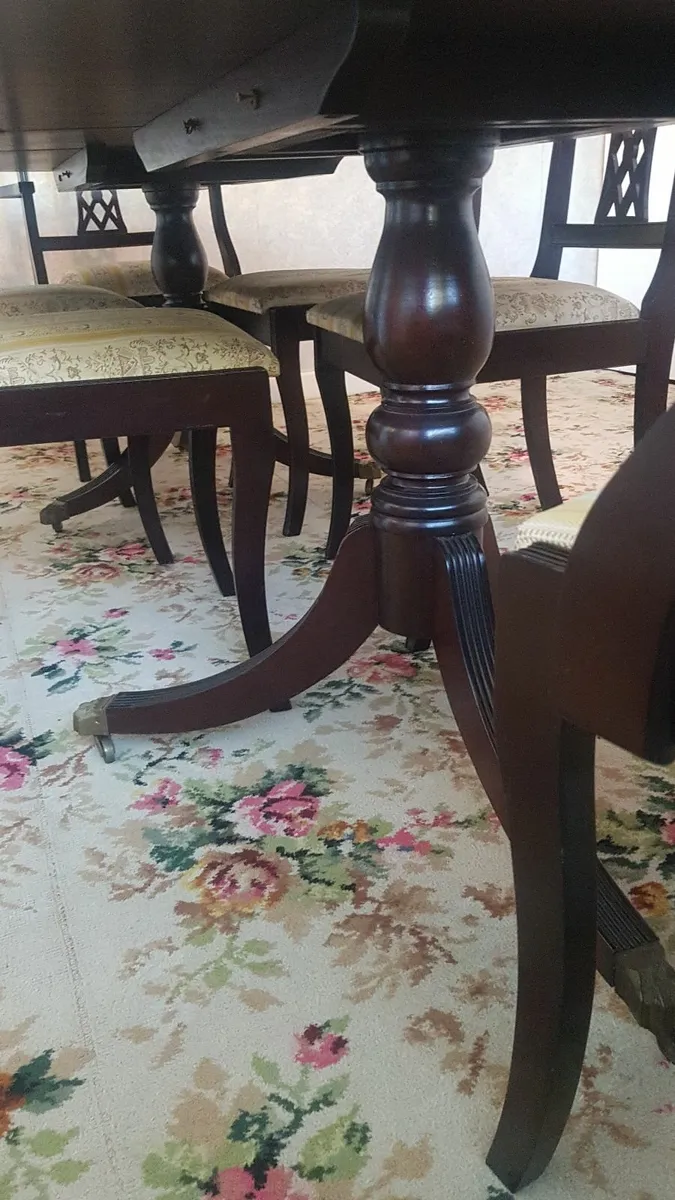 Antique style Dining table and chairs - Image 4