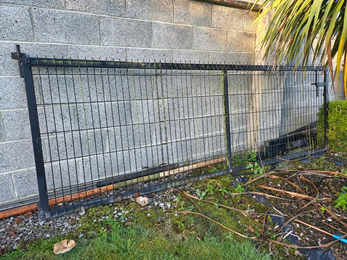 V mesh security fencing - Image 2
