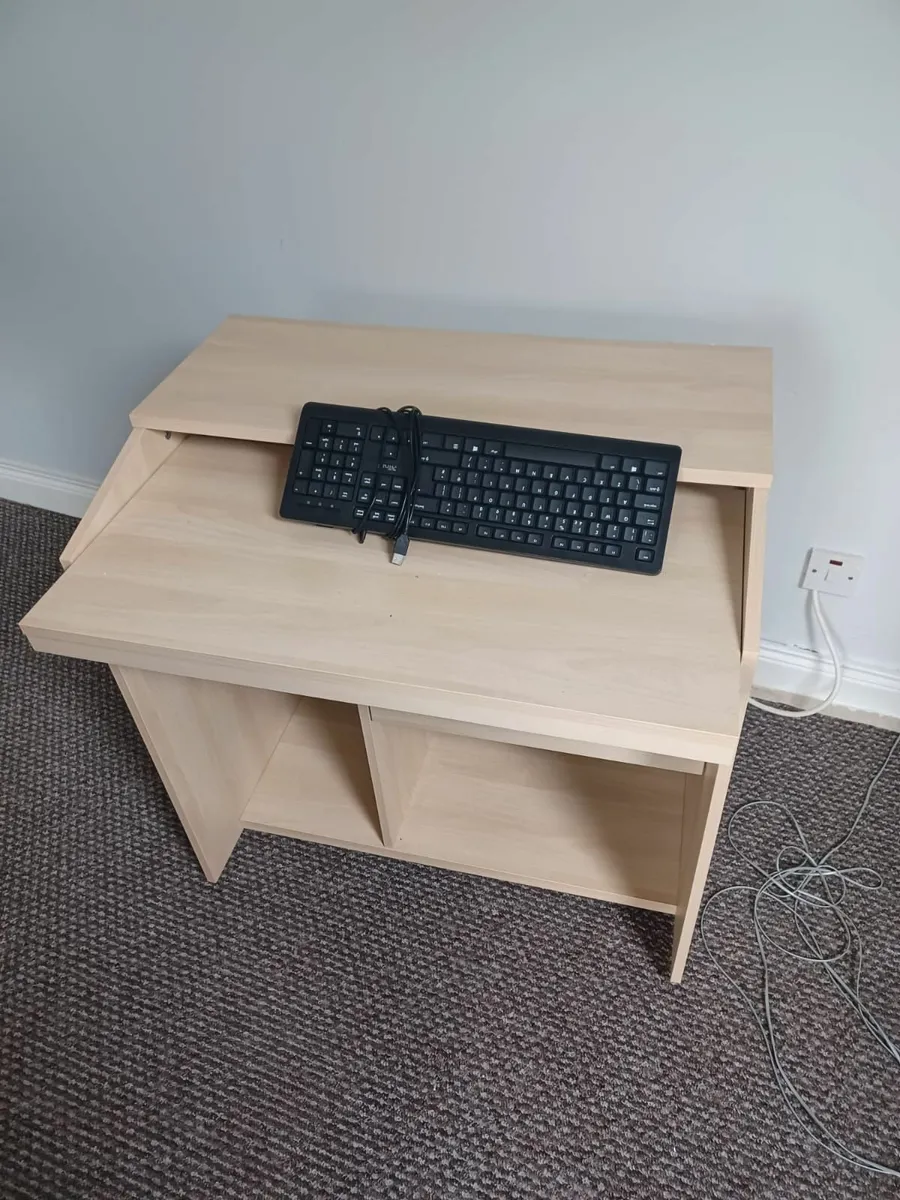 Computer desk