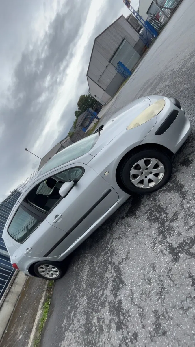 Peugeot 307 hatchback - Image 1