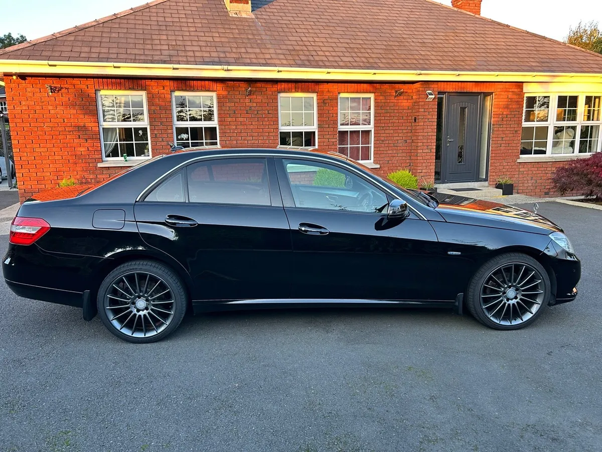 MERCEDES E220 7-speed AUTOMATIC NCT 08/2026 - Image 4