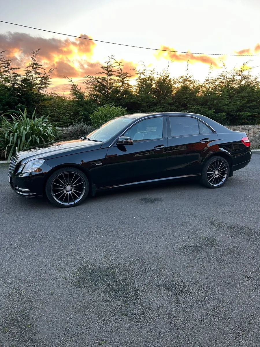 MERCEDES E220 7-speed AUTOMATIC NCT 08/2026 - Image 3