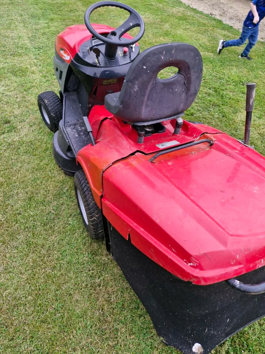 Castlegarden ride on mower Delivery available - Image 2