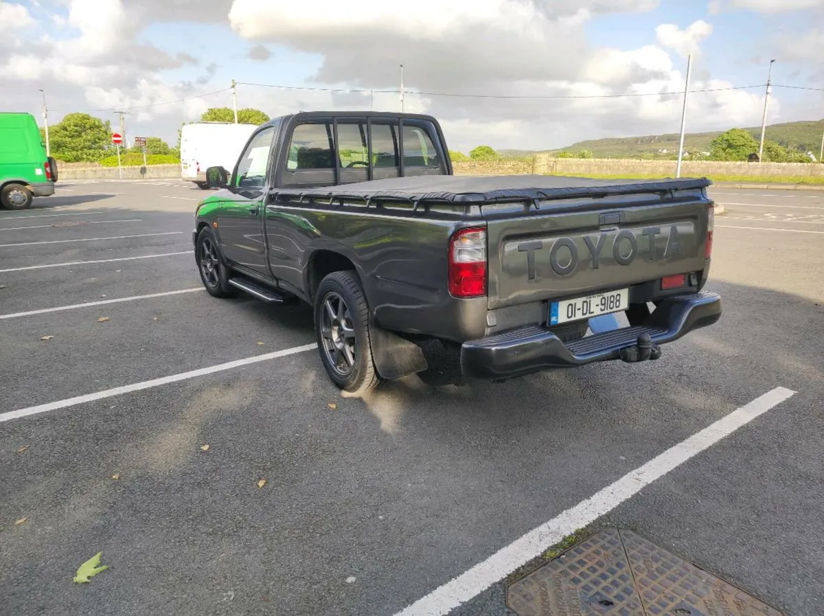 Toyota Hilux - Image 4
