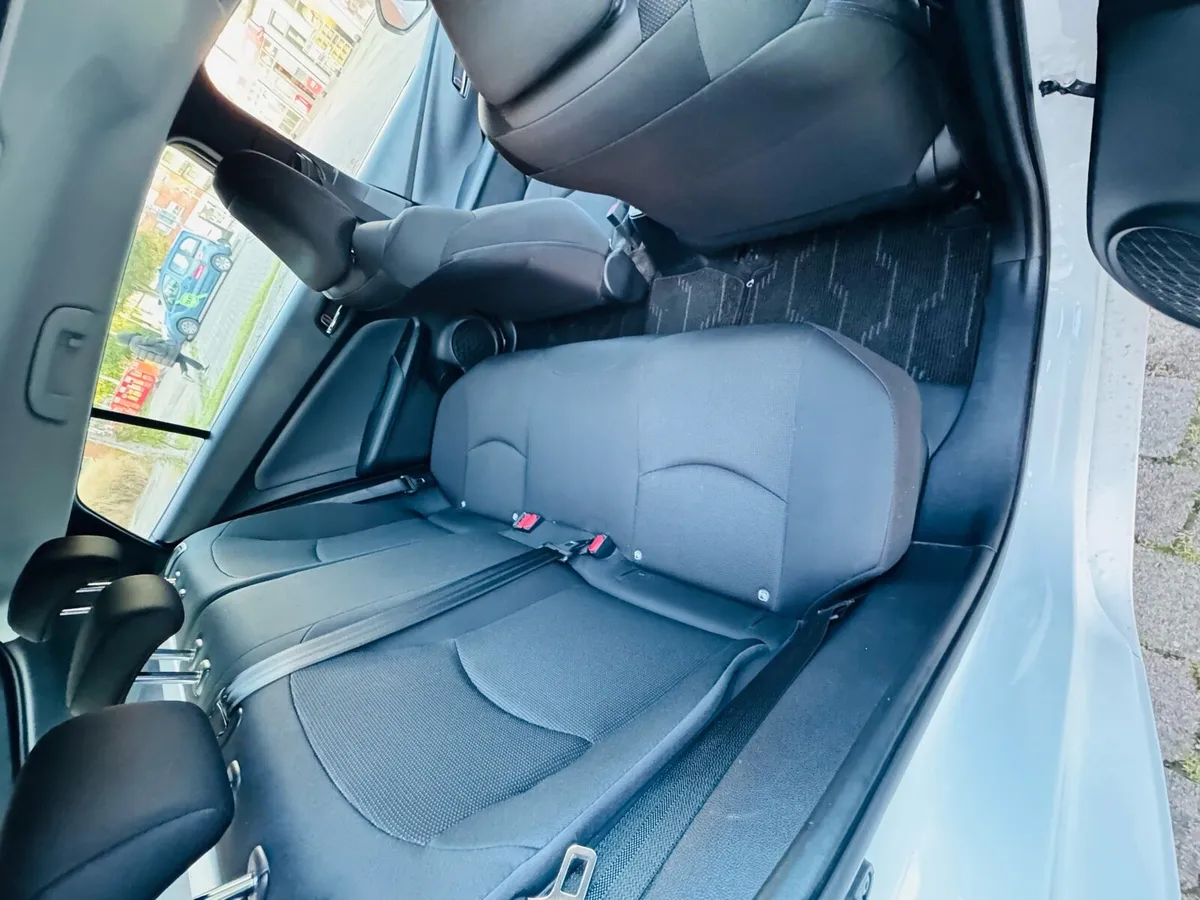Good Spec Prius Excellent Condition Quick Sale 🔥 - Image 3