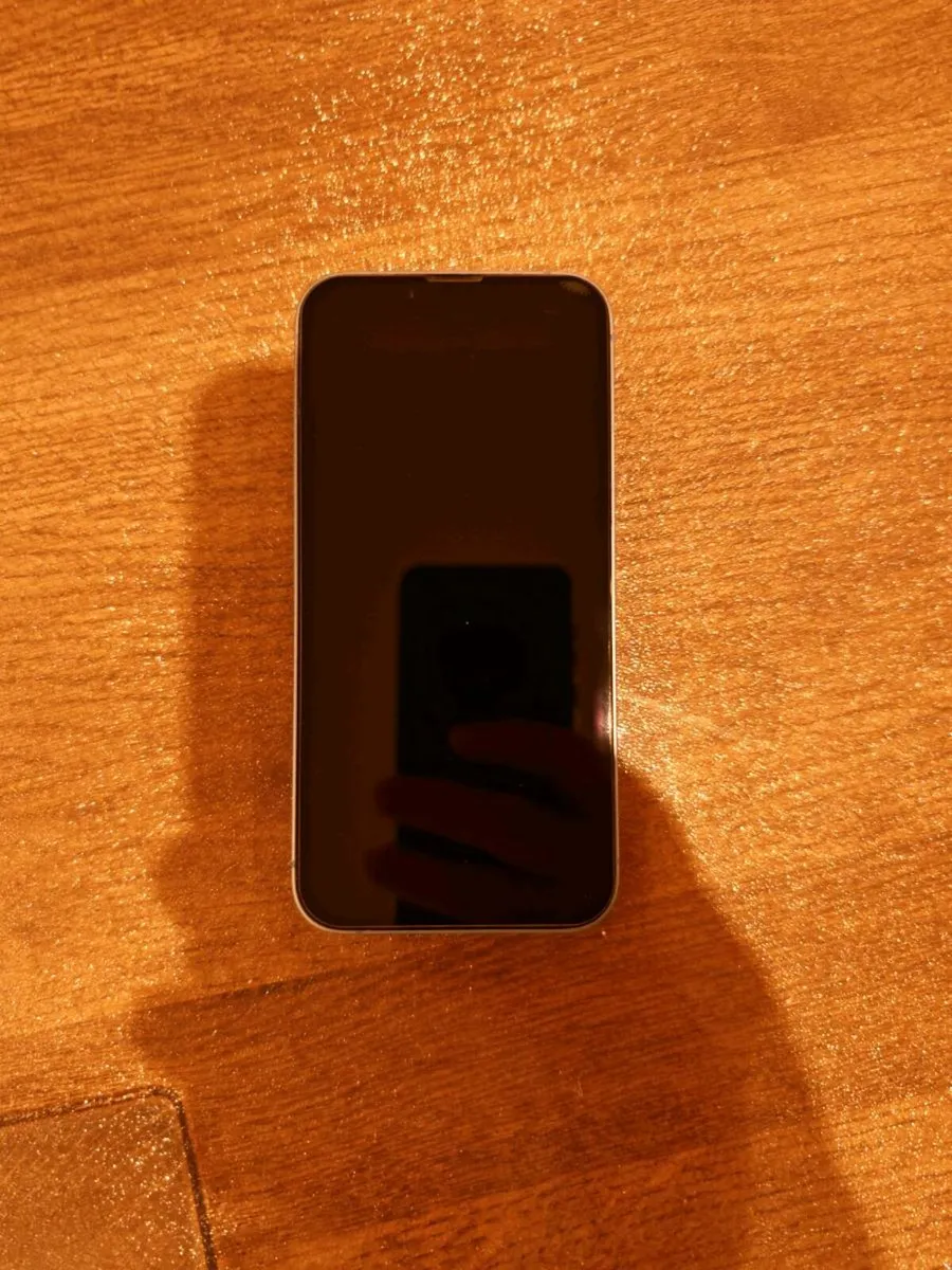 iPhone 14 - Image 2