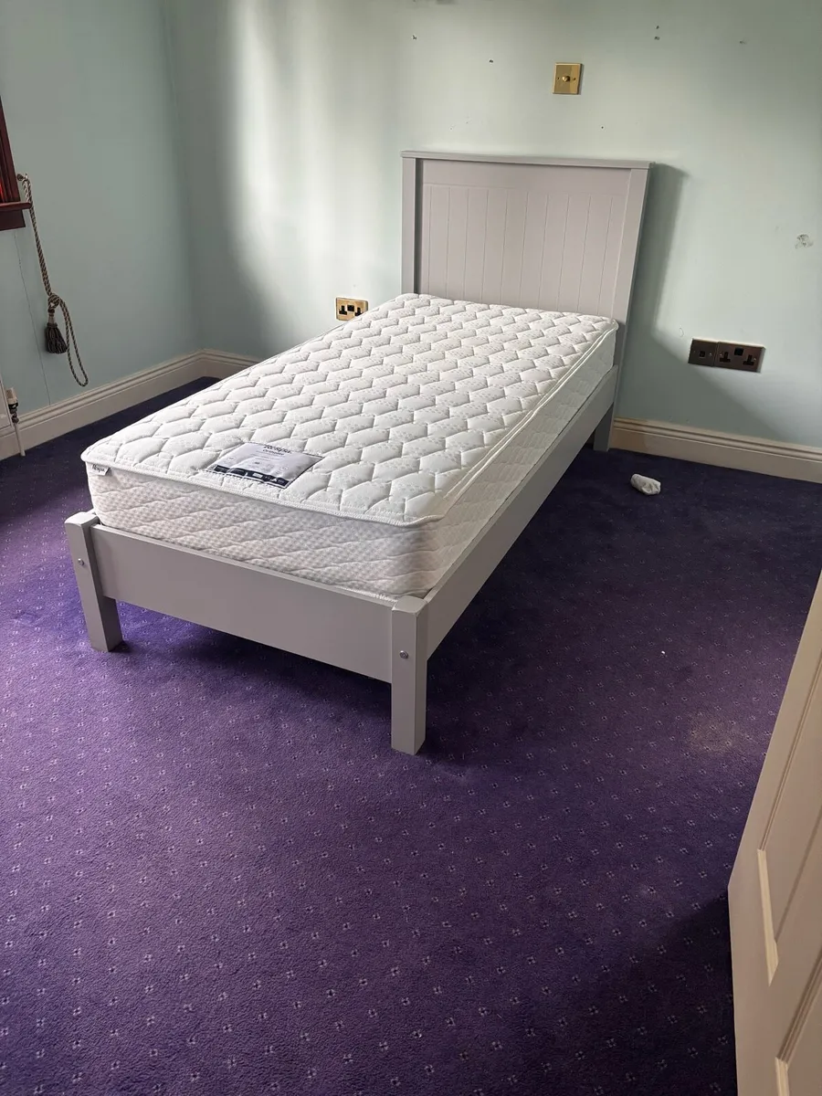 Single bed - Image 1