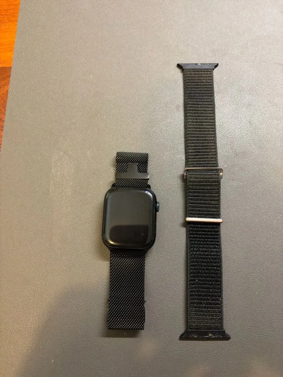Apple Watch 8 - Image 1