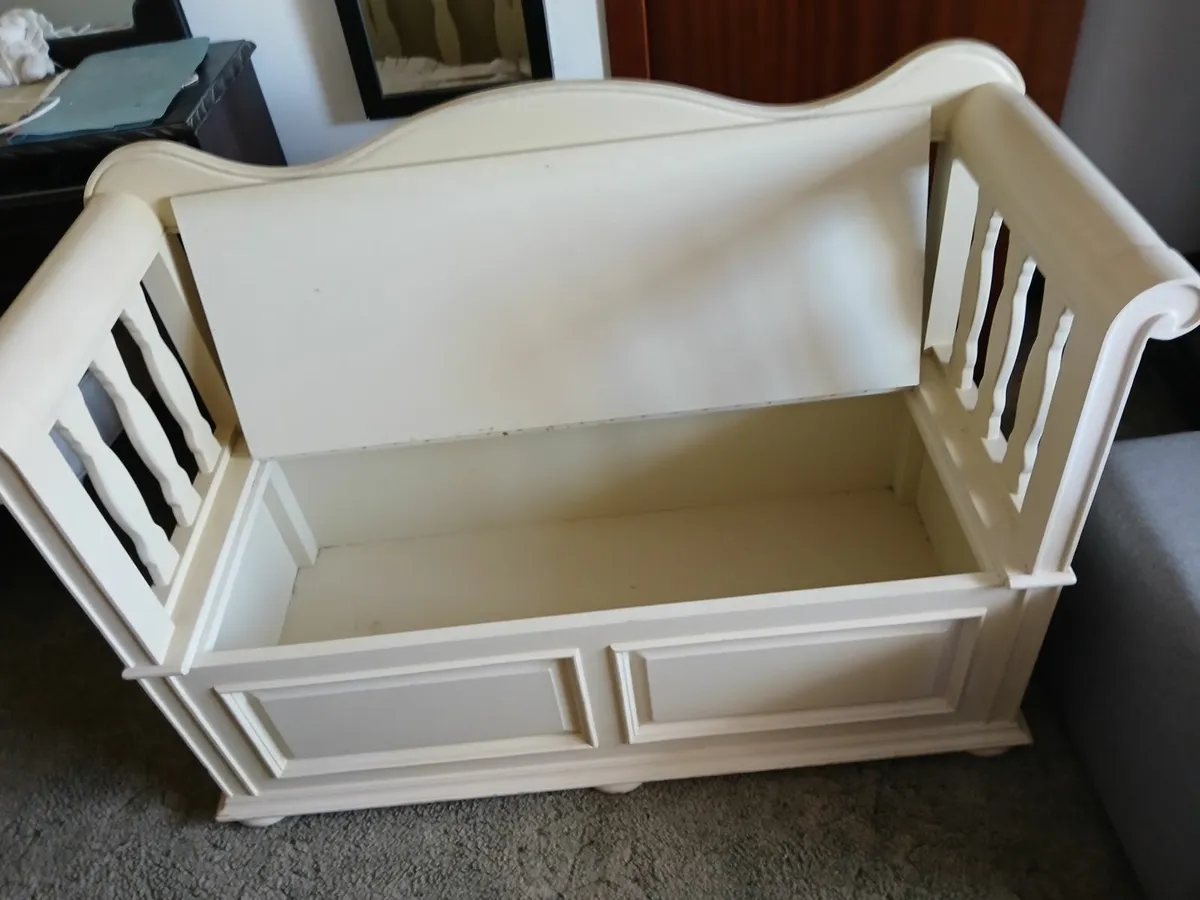 Reception  bench  double 💺 💺  seating - Image 4