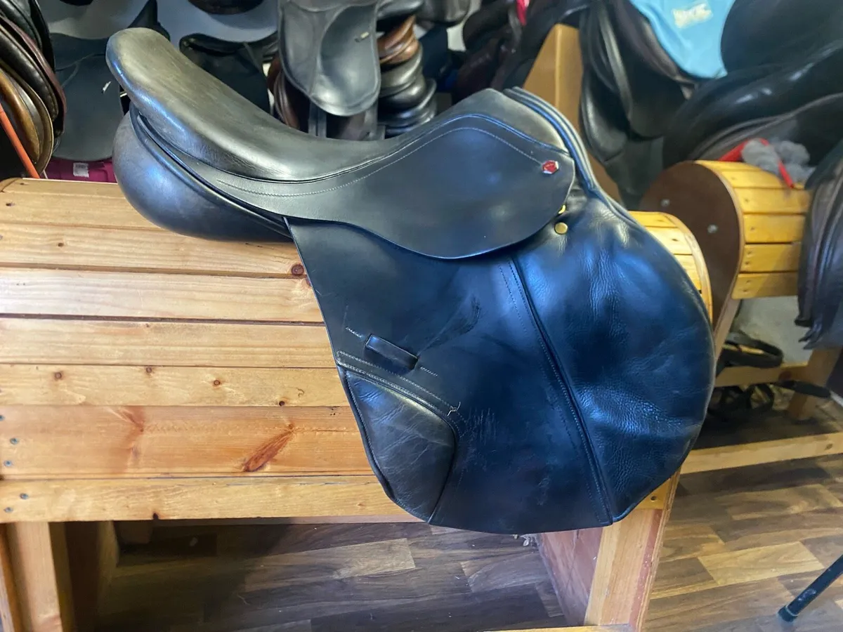 Albion k2 Leather jumping saddle - Image 1