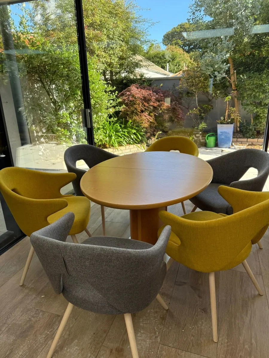 Scovby dining table + 6 S-cab dining chairs - Image 1