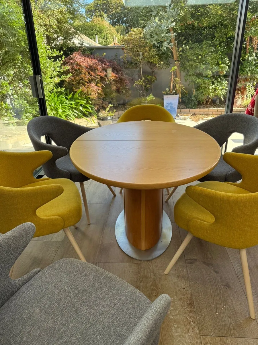 Scovby dining table + 6 S-cab dining chairs - Image 2
