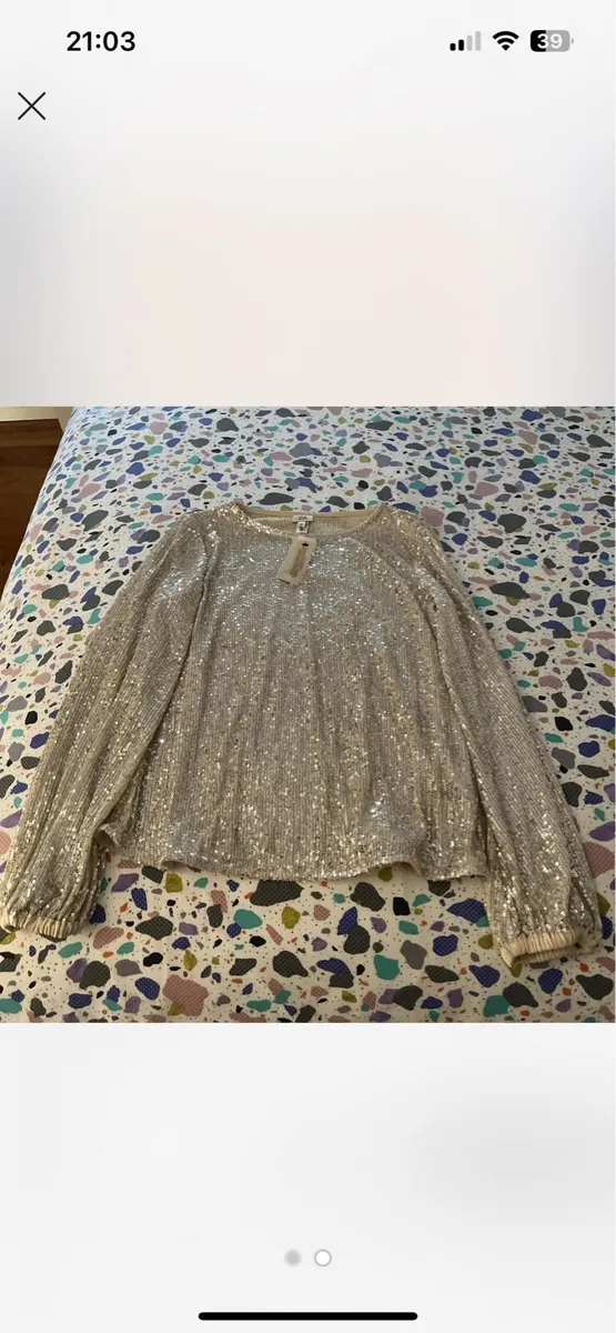 River Island Gold Sequin Top. - Image 2