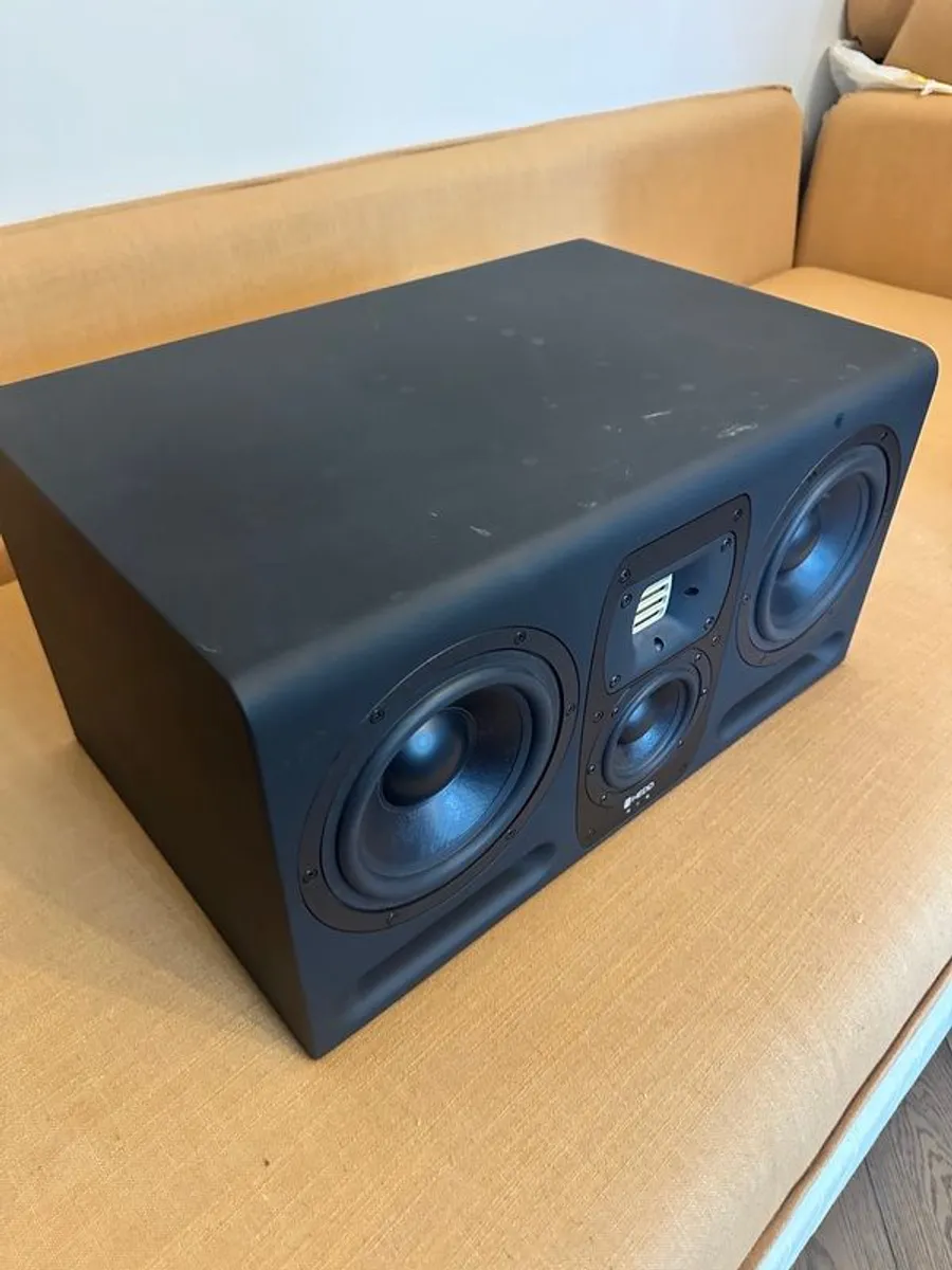 2 x HEDD Type 30 Professional Studio Monitors - Image 3
