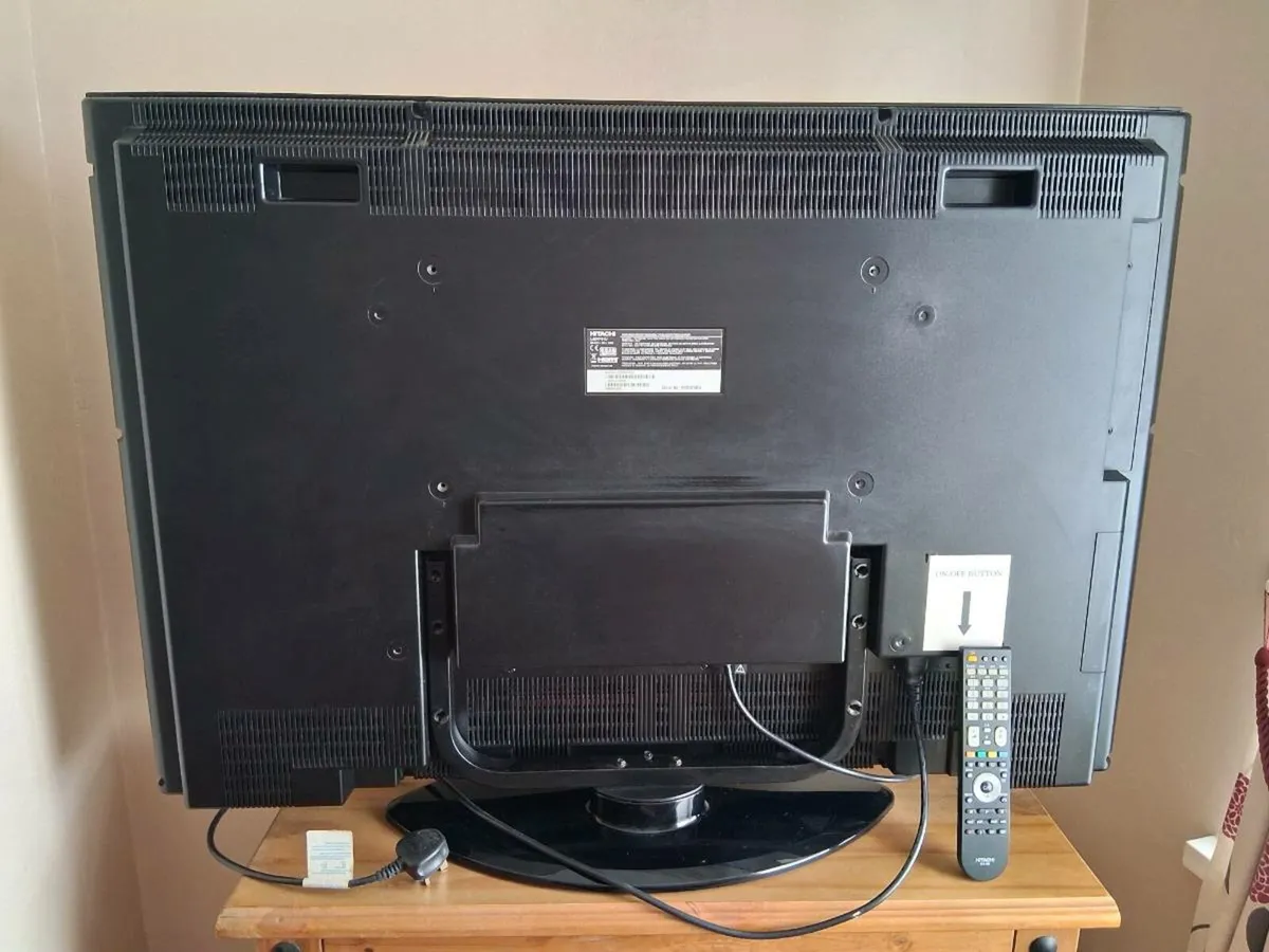 42" Hitachi Tv - Image 2