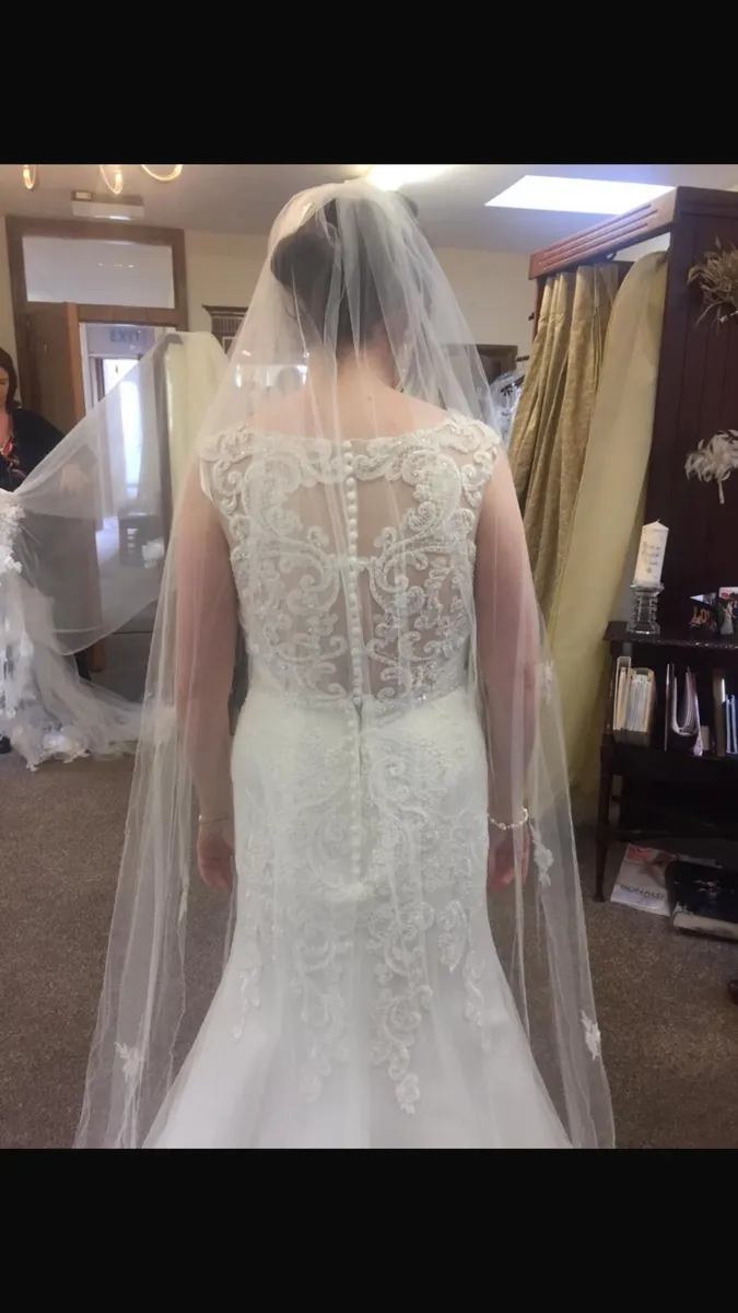 Wedding dress - Image 2