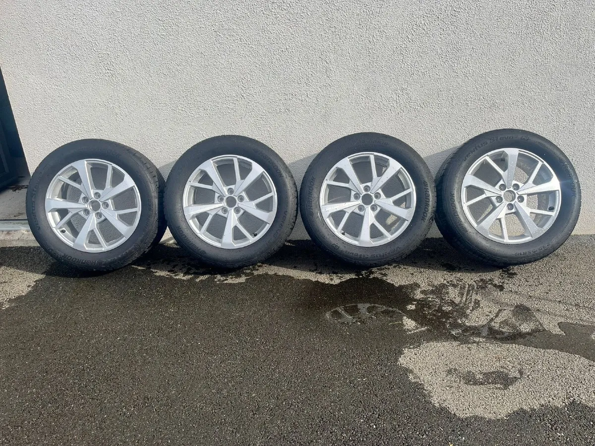 Audi Q3 alloys and tyres - Image 1