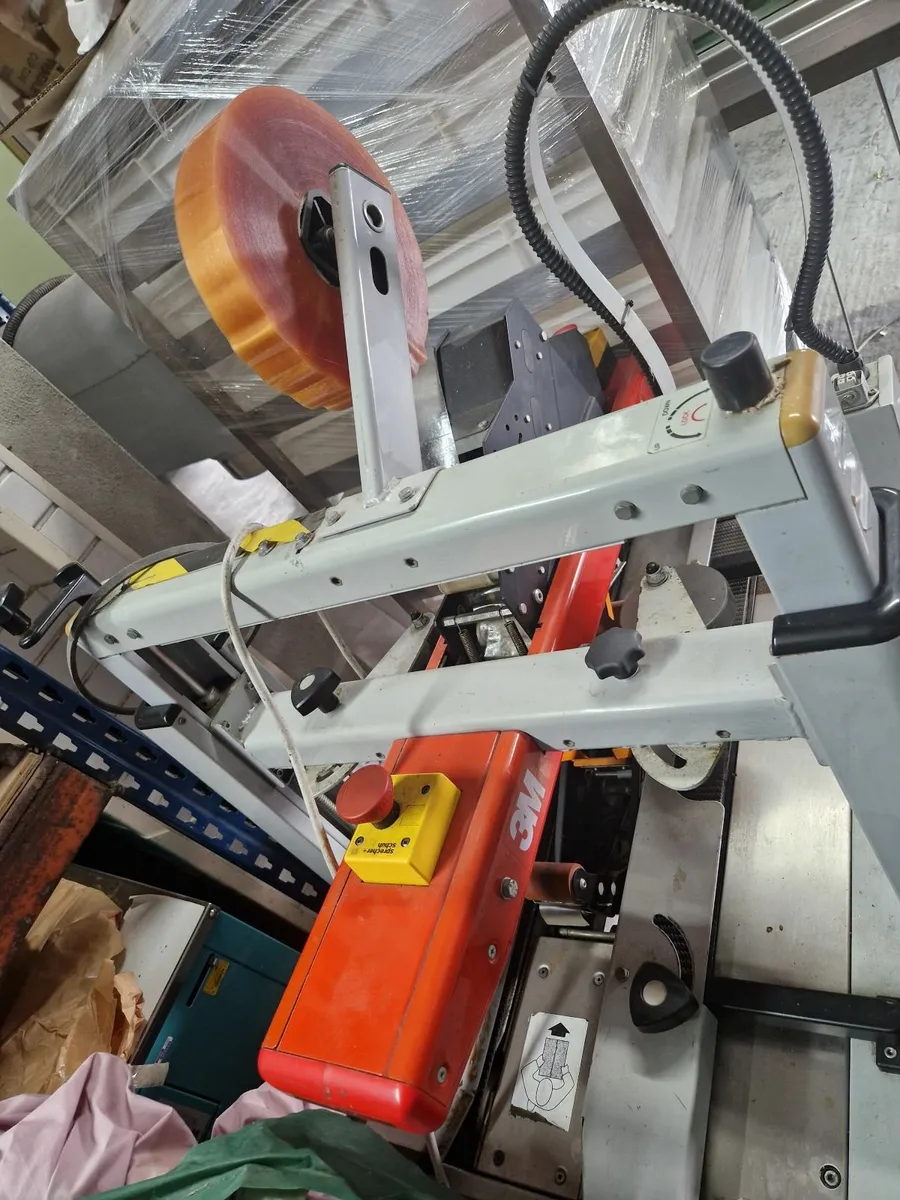 Box taping machine - Image 1