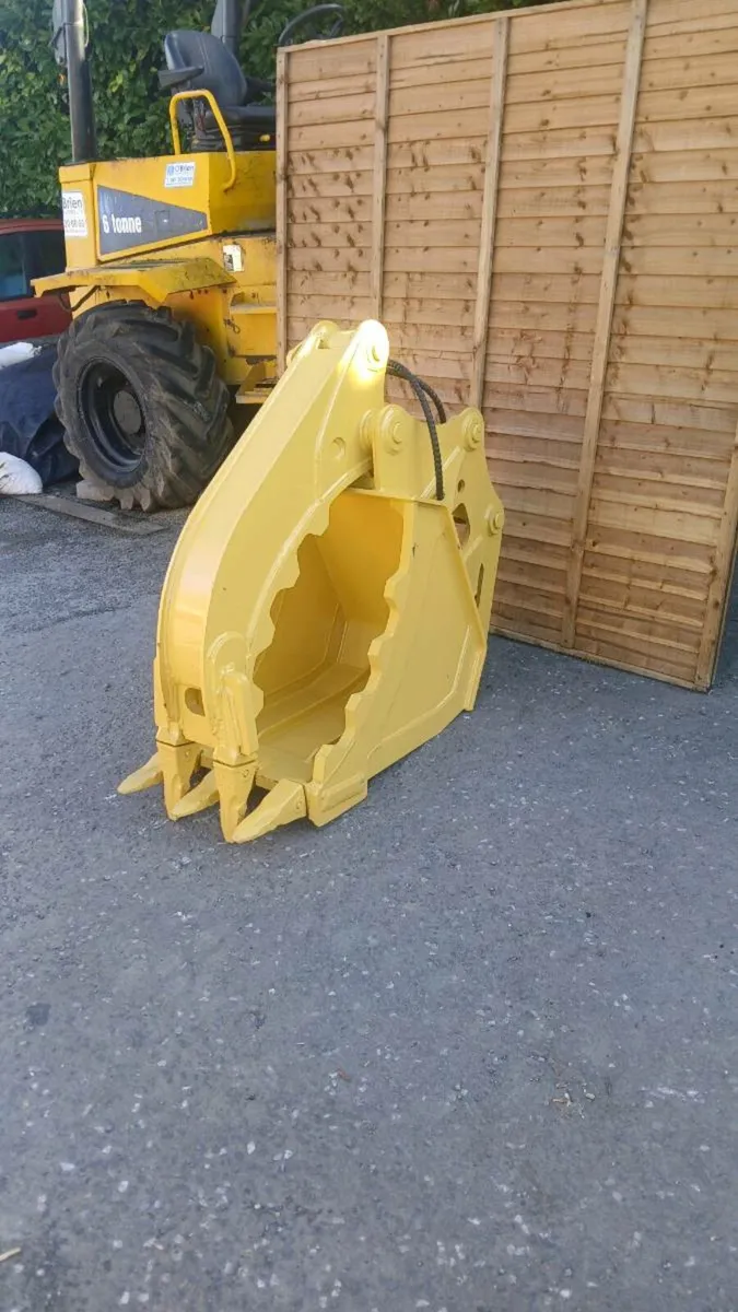 7 to 9 ton hydraulic grab bucket 50mm or 45mm pins - Image 2