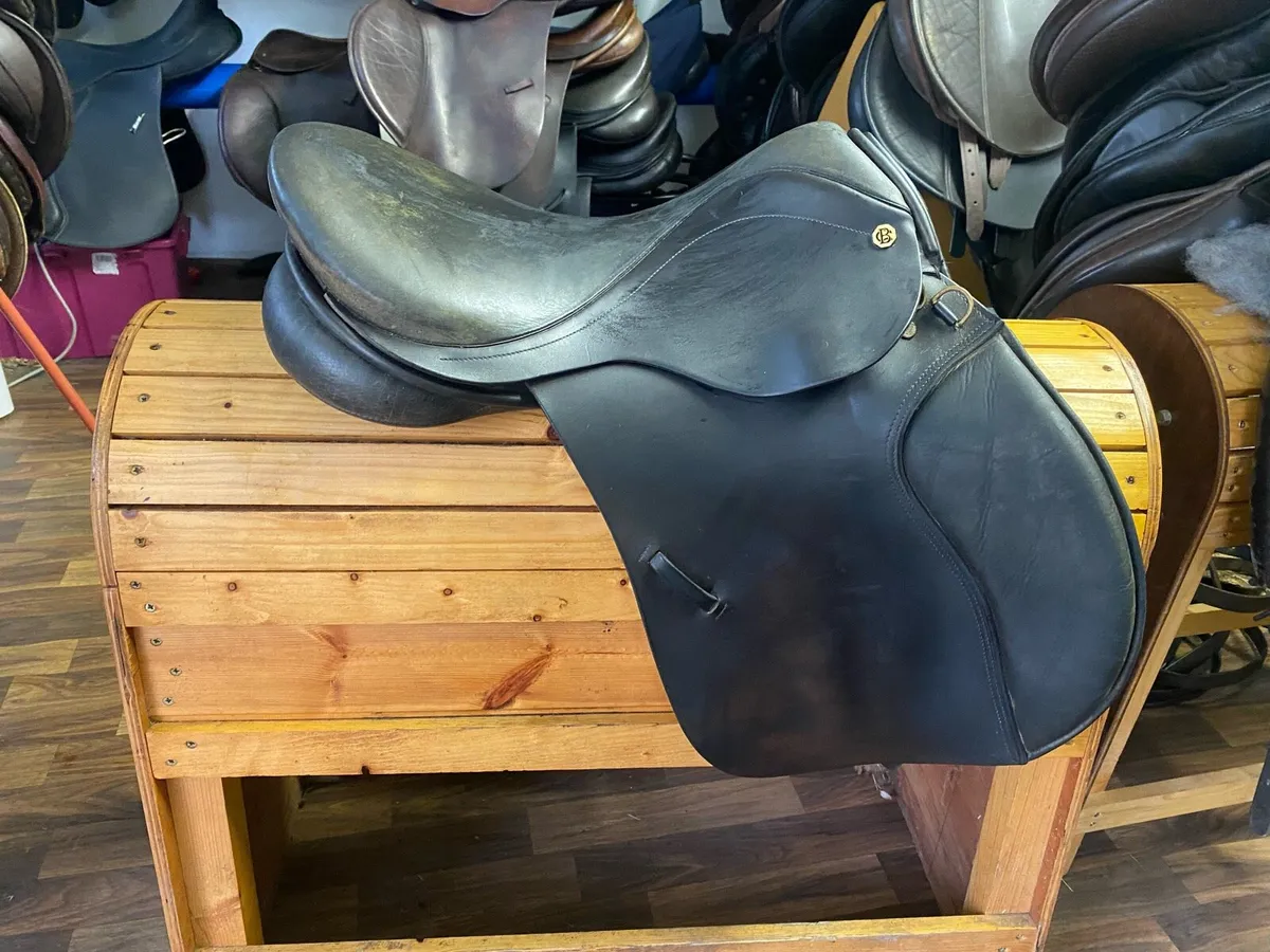 Cliff barnsby 17” black Leather saddle - Image 1