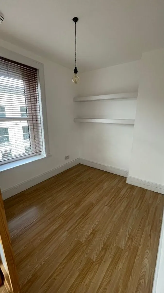 Beauty rooms for rent - Image 1