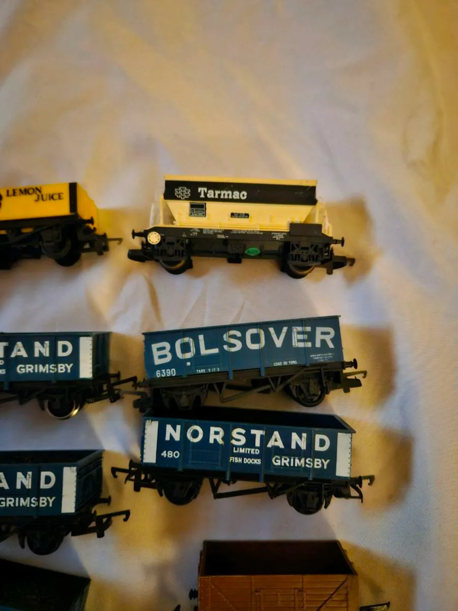 Hornby Triang Bachmann Dapol OO Gauge Wagons - Image 1