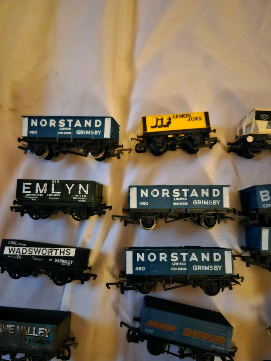 Hornby Triang Bachmann Dapol OO Gauge Wagons - Image 2