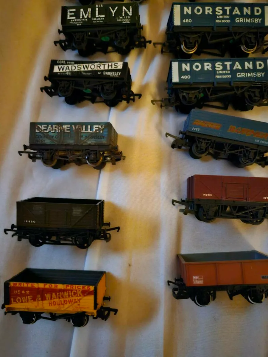 Hornby Triang Bachmann Dapol OO Gauge Wagons - Image 3