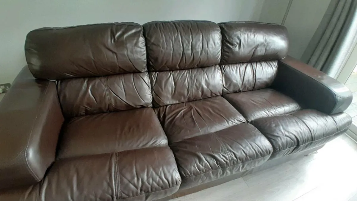 Second hand 3+2 suite of furniture - Image 1