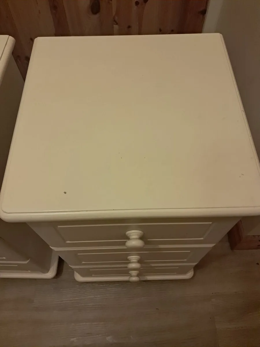 Two bedside lockers - Image 3