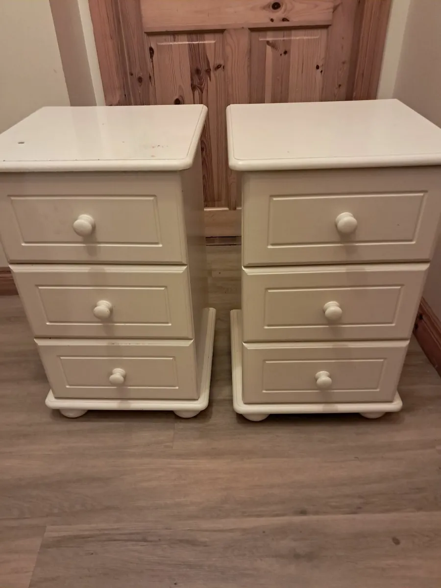 Two bedside lockers - Image 1