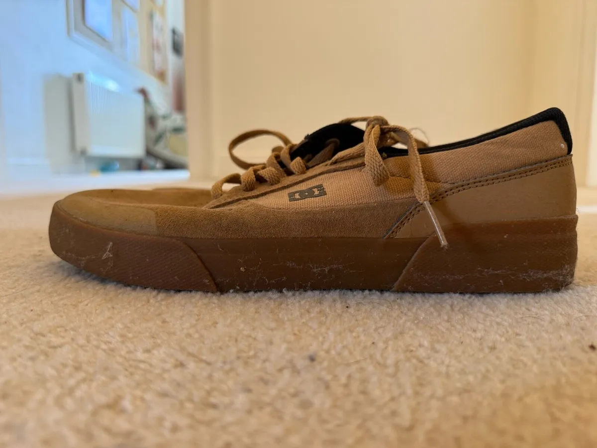 Brown Skateboard Style DC Shoes 8.5 - Image 1