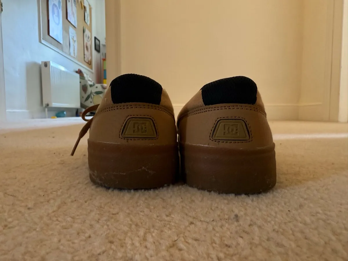 Brown Skateboard Style DC Shoes 8.5 - Image 2
