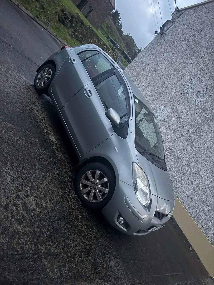 2011 Toyota Yaris - Image 1