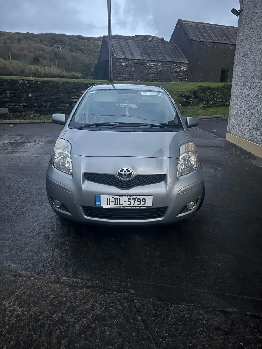 2011 Toyota Yaris - Image 2