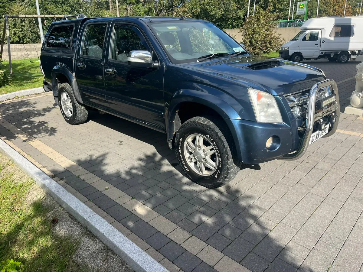 2010 izuzu d-max - Image 1