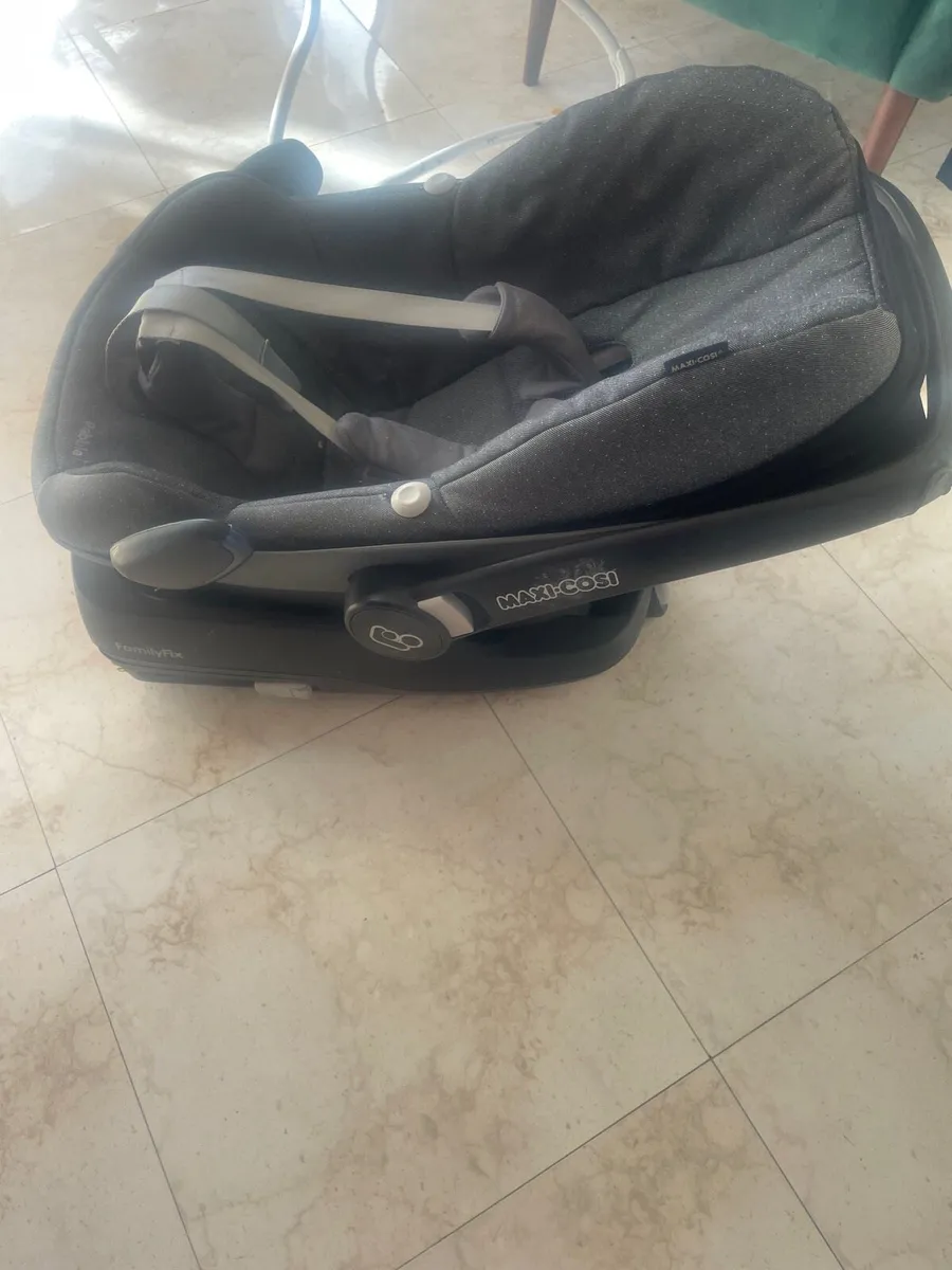 Baby Car Seat - Image 1