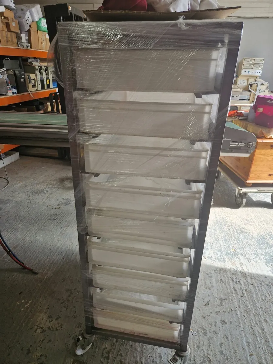 Stainless steel trays+trollies - Image 4