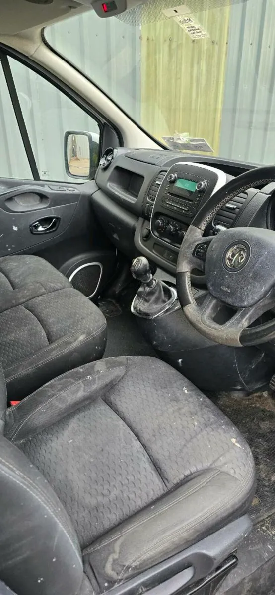 152 VAUXHALL VIVARO - Image 2
